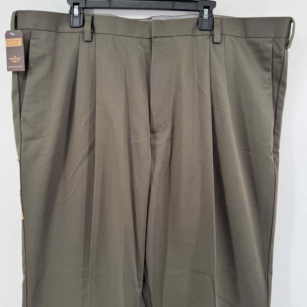Dockers D3 Classic Fit Pleated Khaki Pants Mens W44 L30 Never Iron Olive Green - Picture 10 of 11